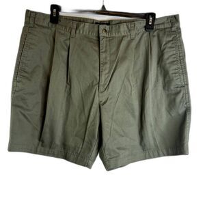 Dockers Pleated Front Green Khaki Shorts Men's Size 42